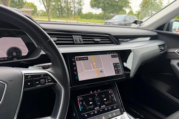 Sort Audi e-tron fra 2020