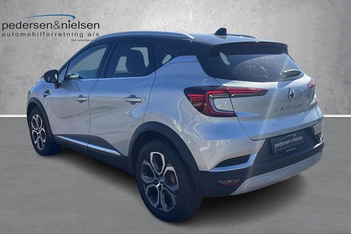 Grå Renault Captur fra 2022