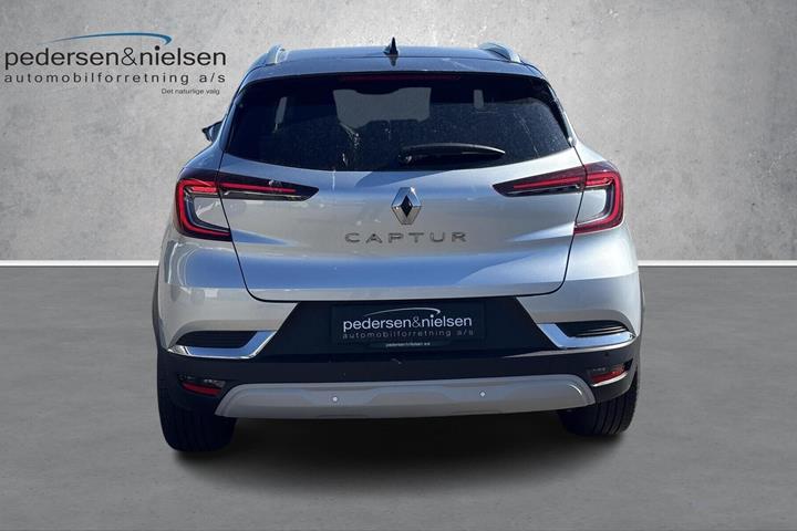Grå Renault Captur fra 2022