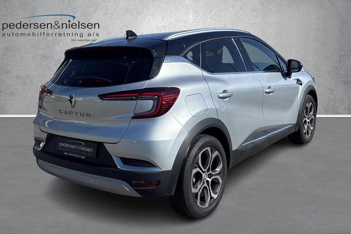 Grå Renault Captur fra 2022