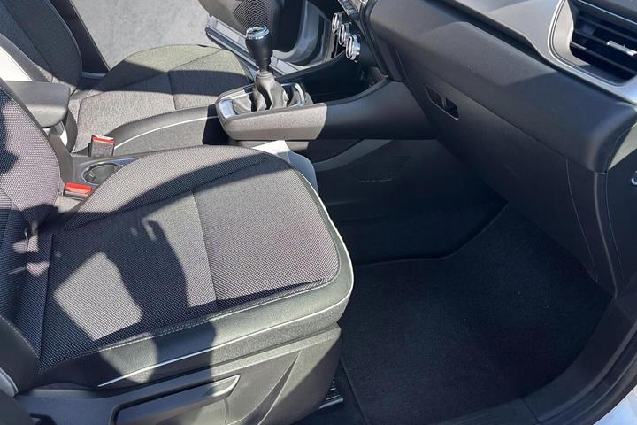 Grå Renault Captur fra 2022