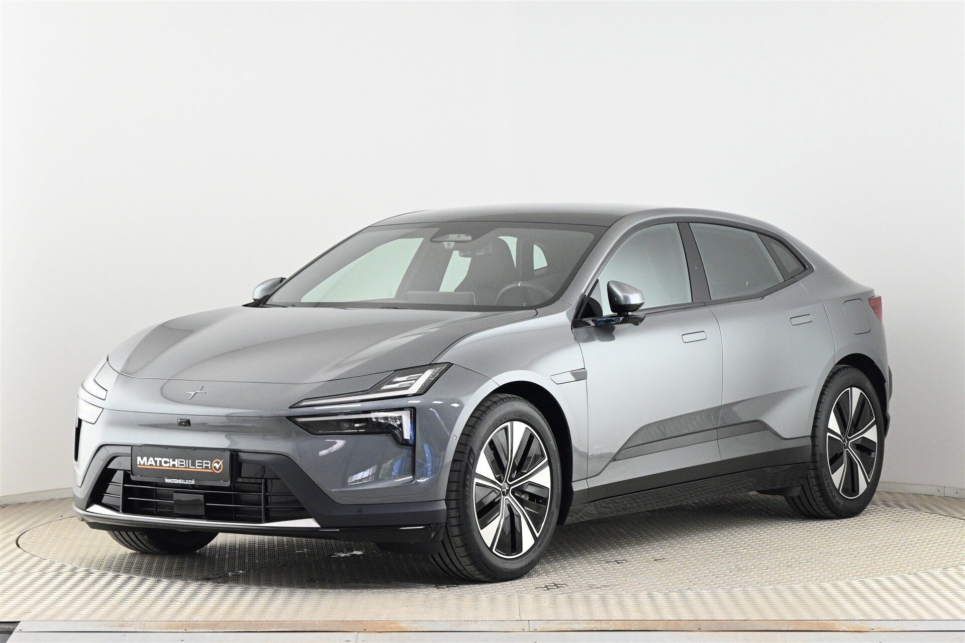 Grå Polestar 4 fra 2025