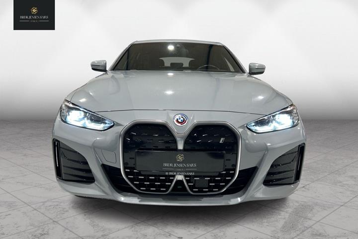 Grå BMW i4 fra 2023