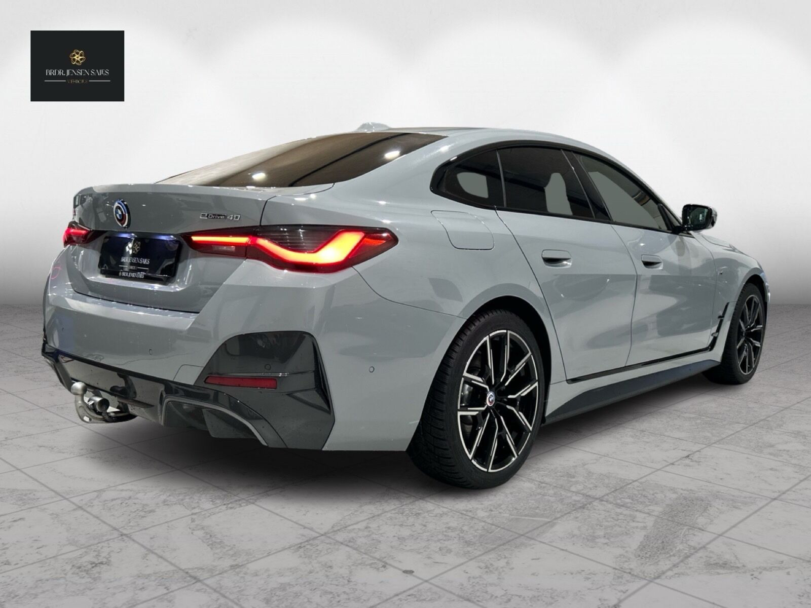 Grå BMW i4 fra 2023