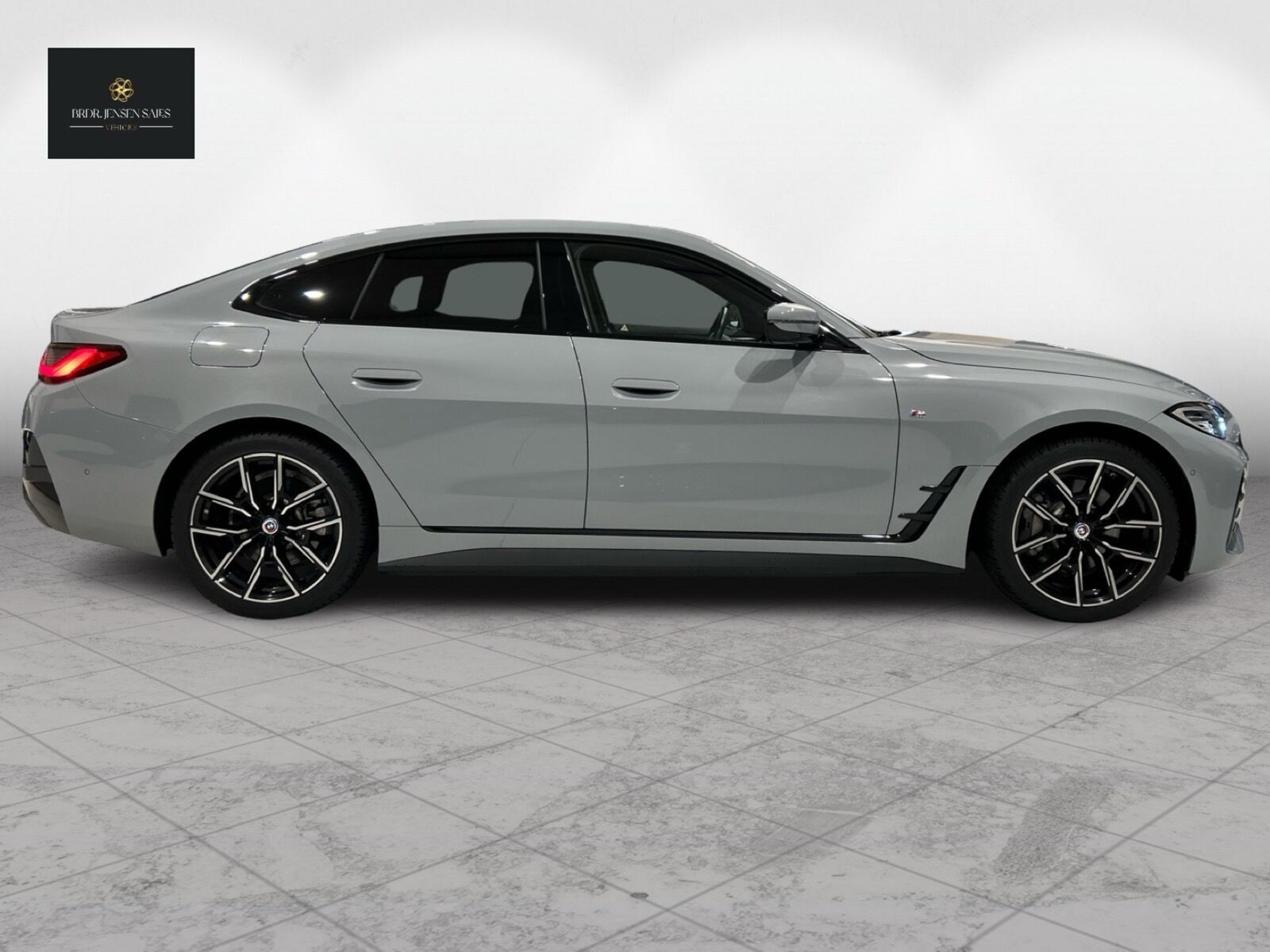 Grå BMW i4 fra 2023