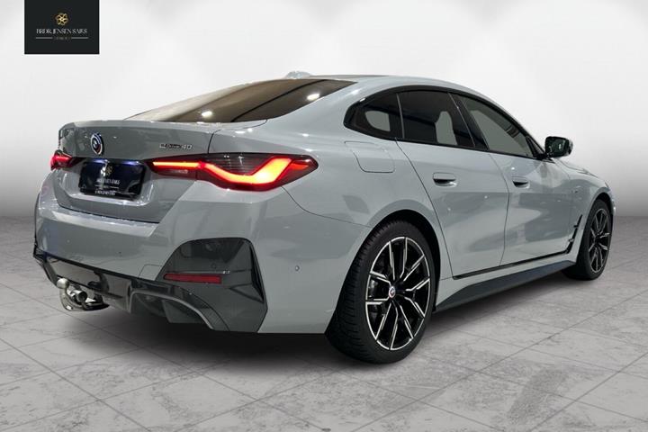 Grå BMW i4 fra 2023