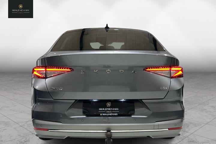 Grå Skoda Enyaq fra 2024