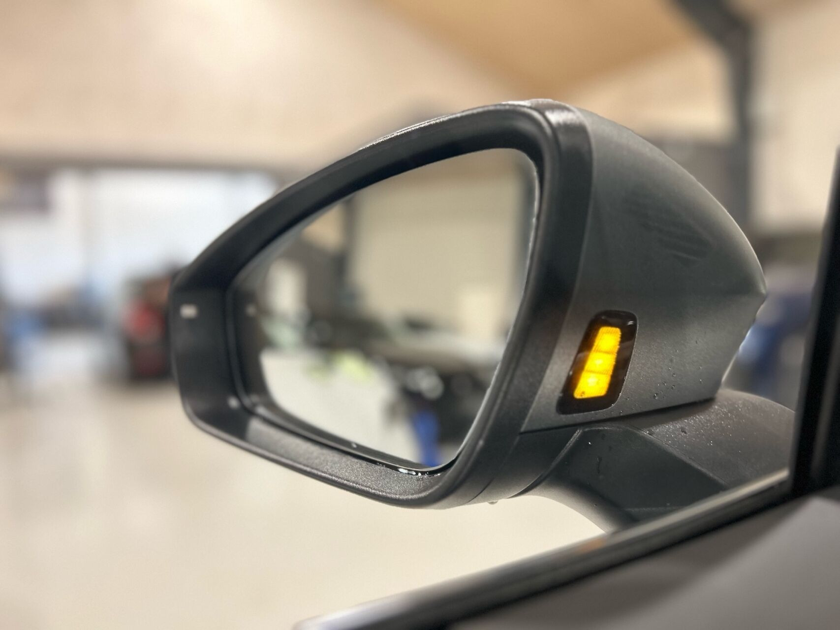 Grå Skoda Enyaq fra 2024