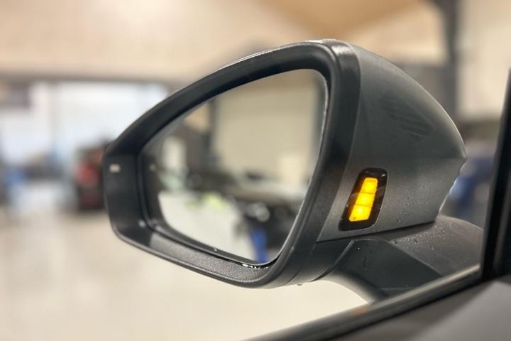 Grå Skoda Enyaq fra 2024