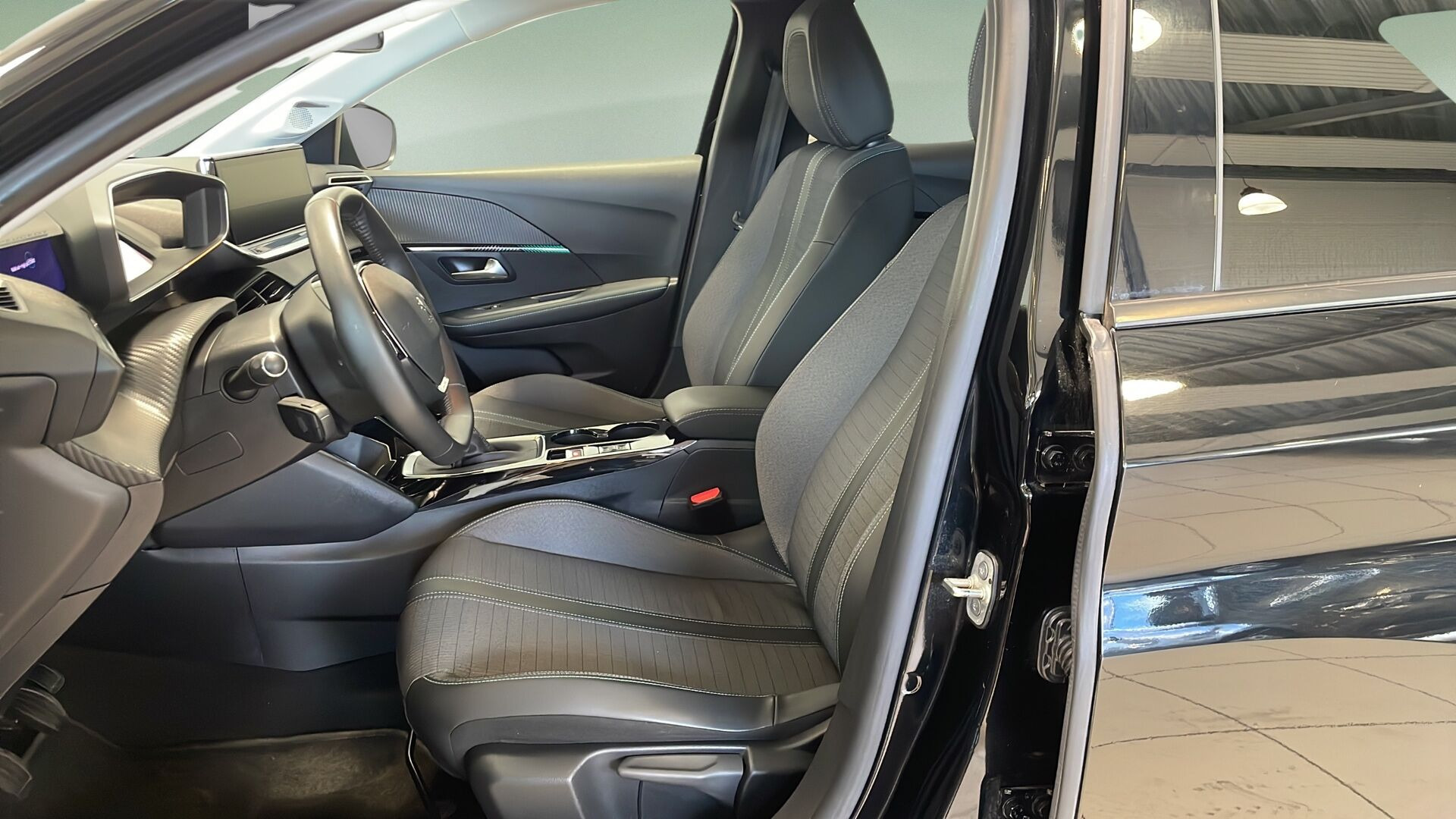 Sort Peugeot 208 fra 2022