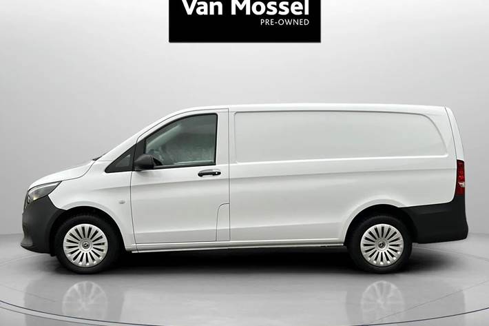Hvid Mercedes Vito fra 2025