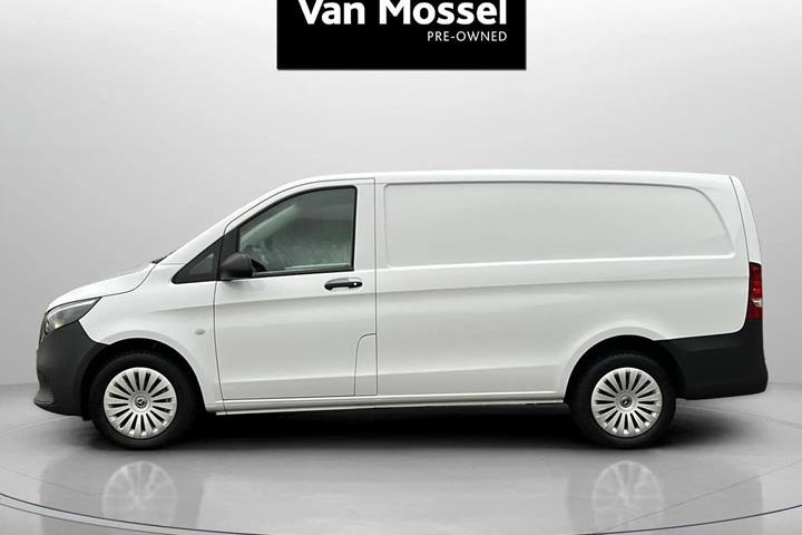 Hvid Mercedes Vito fra 2025