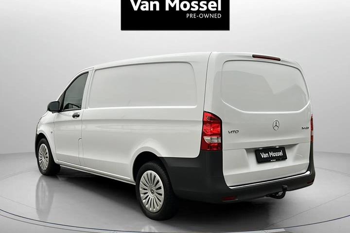 Hvid Mercedes Vito fra 2025
