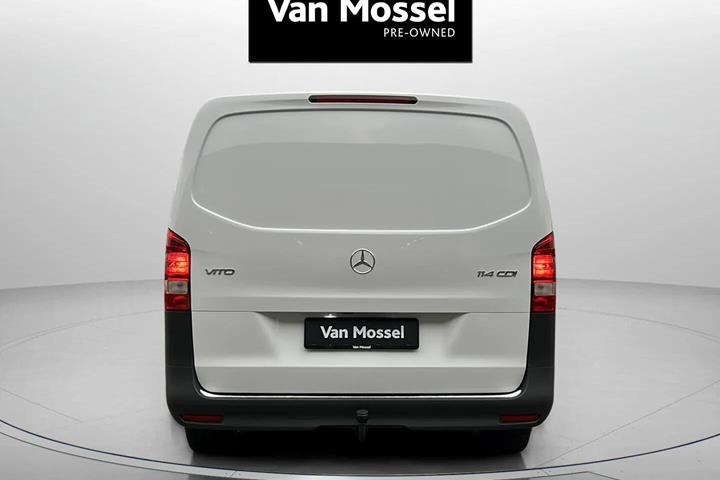Hvid Mercedes Vito fra 2025