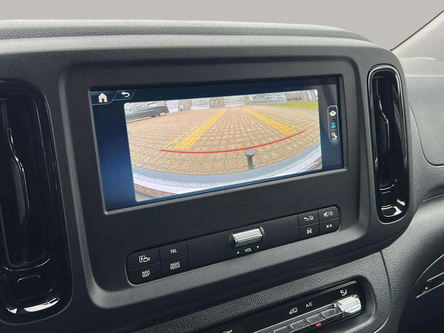 Hvid Mercedes Vito fra 2025