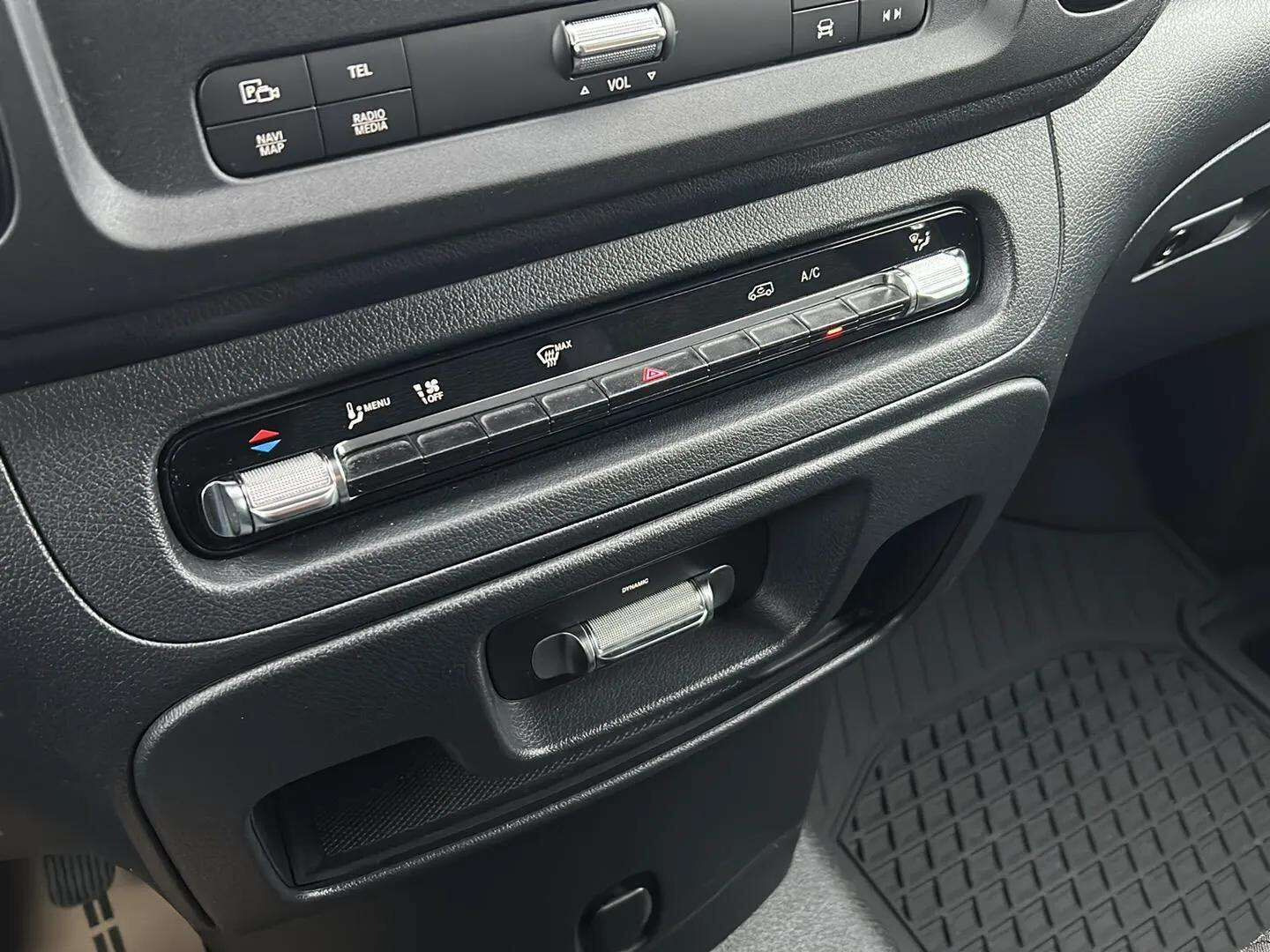 Hvid Mercedes Vito fra 2025