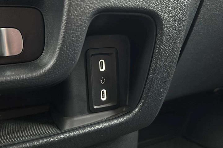 Hvid Mercedes Vito fra 2025