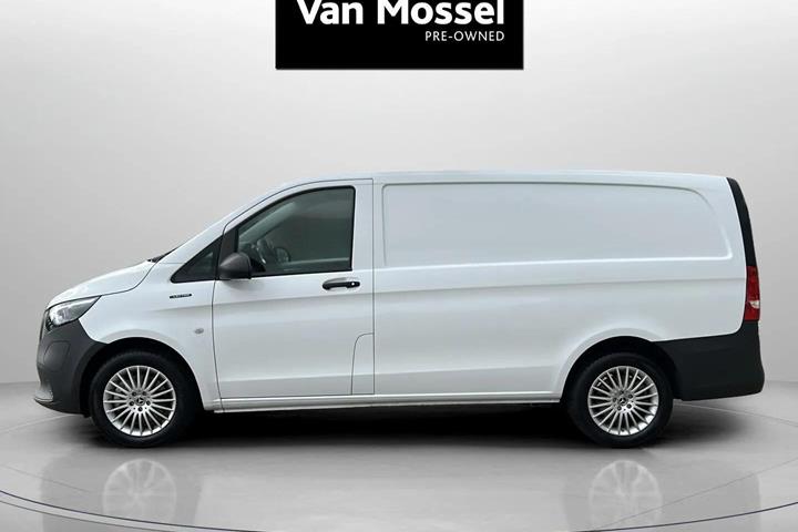 Hvid Mercedes eVito fra 2024
