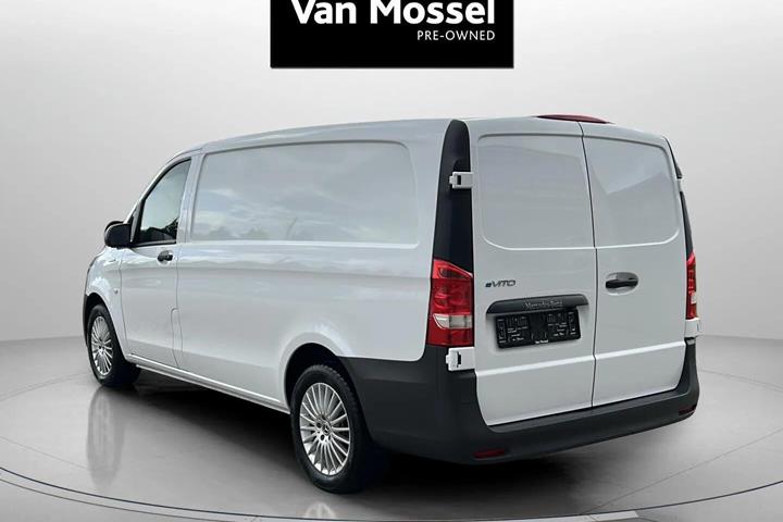 Hvid Mercedes eVito fra 2024