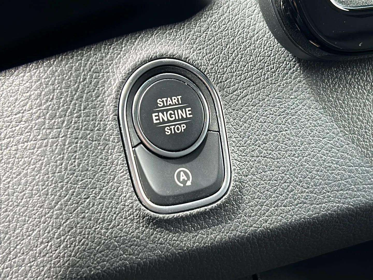 Hvid Mercedes Sprinter fra 2025