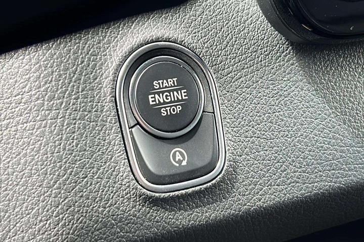Hvid Mercedes Sprinter fra 2025