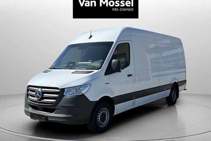 Hvid Mercedes eSprinter fra 2024 set udefra