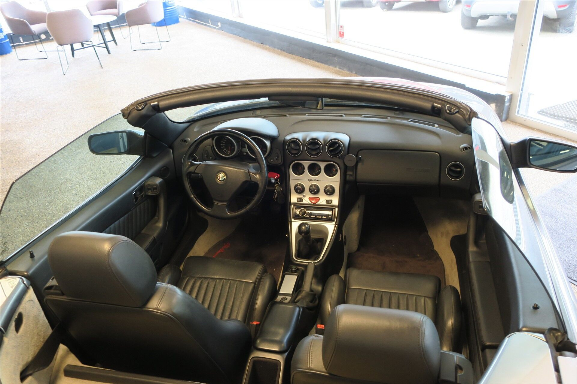 Grå Alfa Romeo Spider fra 1999