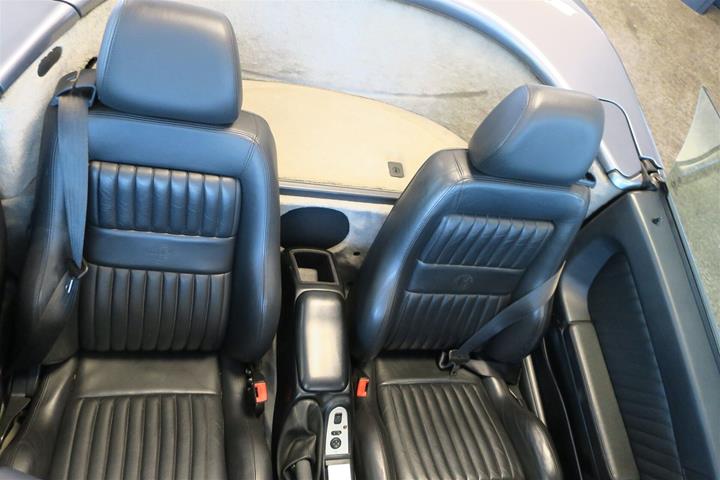 Grå Alfa Romeo Spider fra 1999