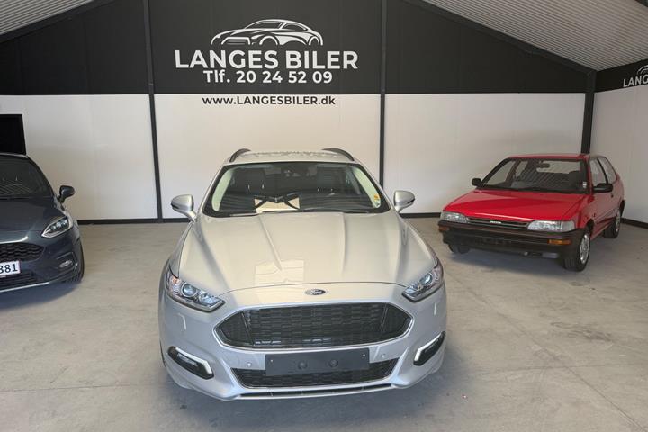 Sølv Ford Mondeo fra 2017