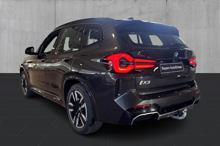 Grå BMW iX3 fra 2023