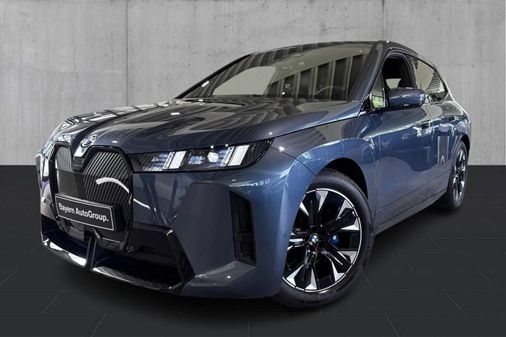 Blå BMW iX fra 2026