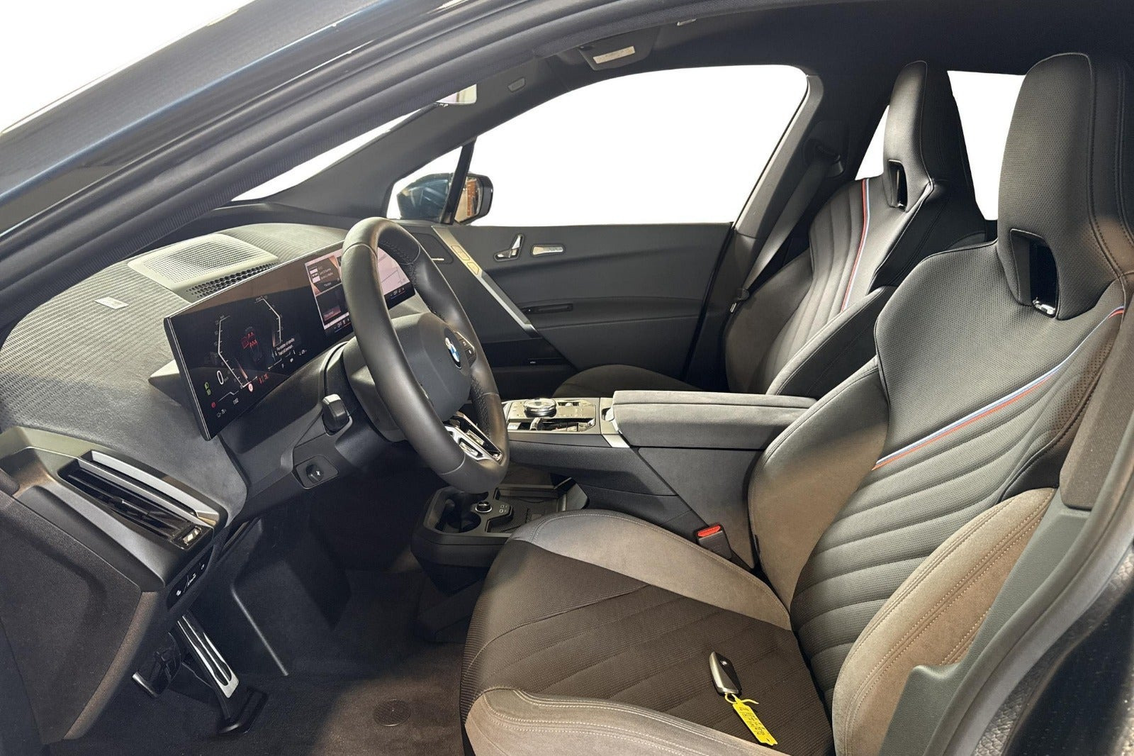 Blå BMW iX fra 2026