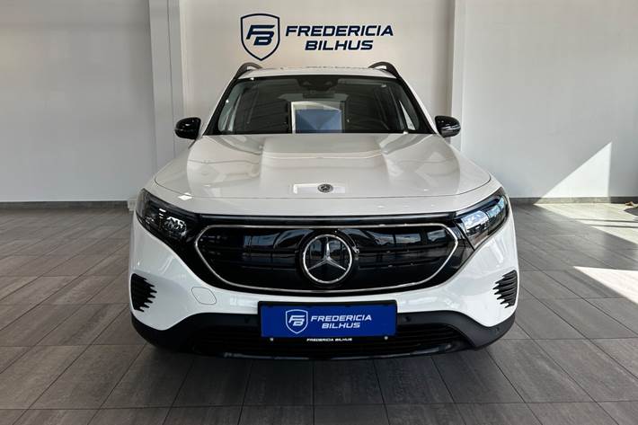 Hvid Mercedes EQB250 fra 2023