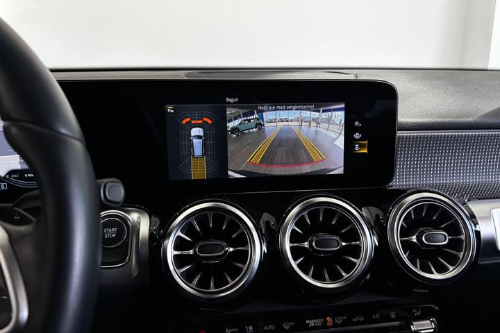 Hvid Mercedes EQB250 fra 2023