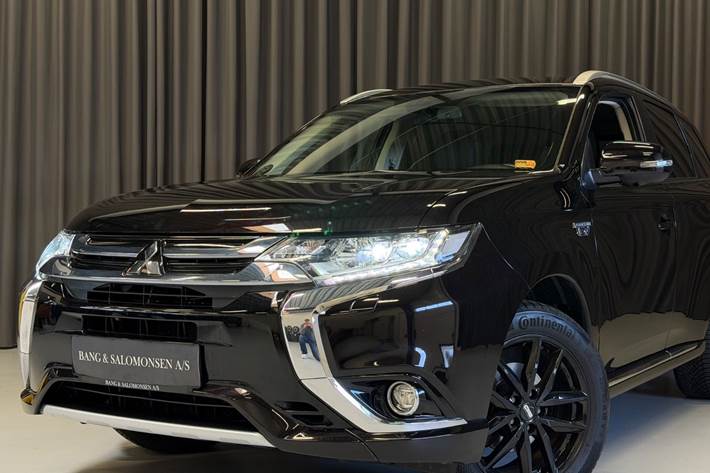 Sort Mitsubishi Outlander fra 2018