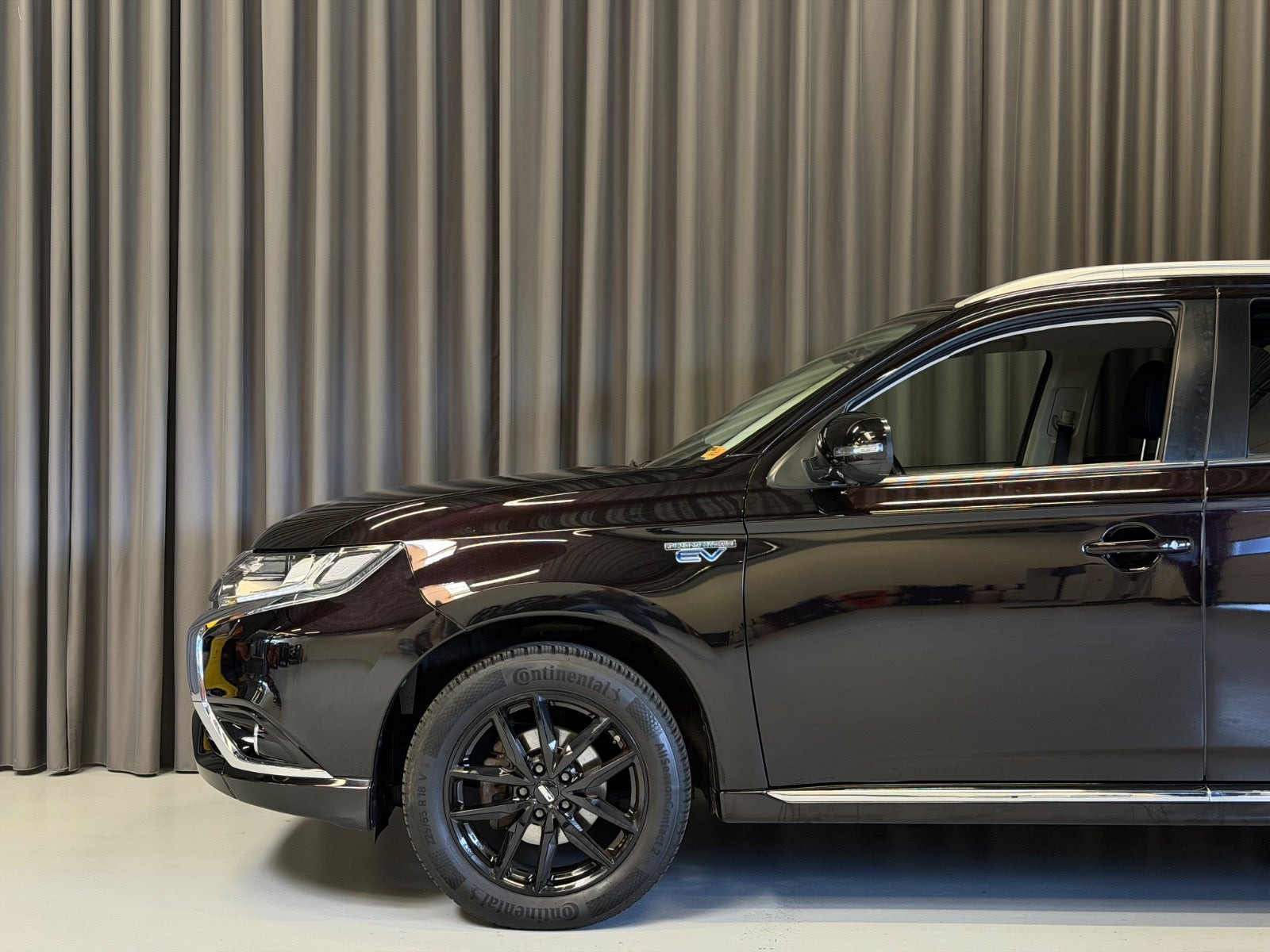 Sort Mitsubishi Outlander fra 2018