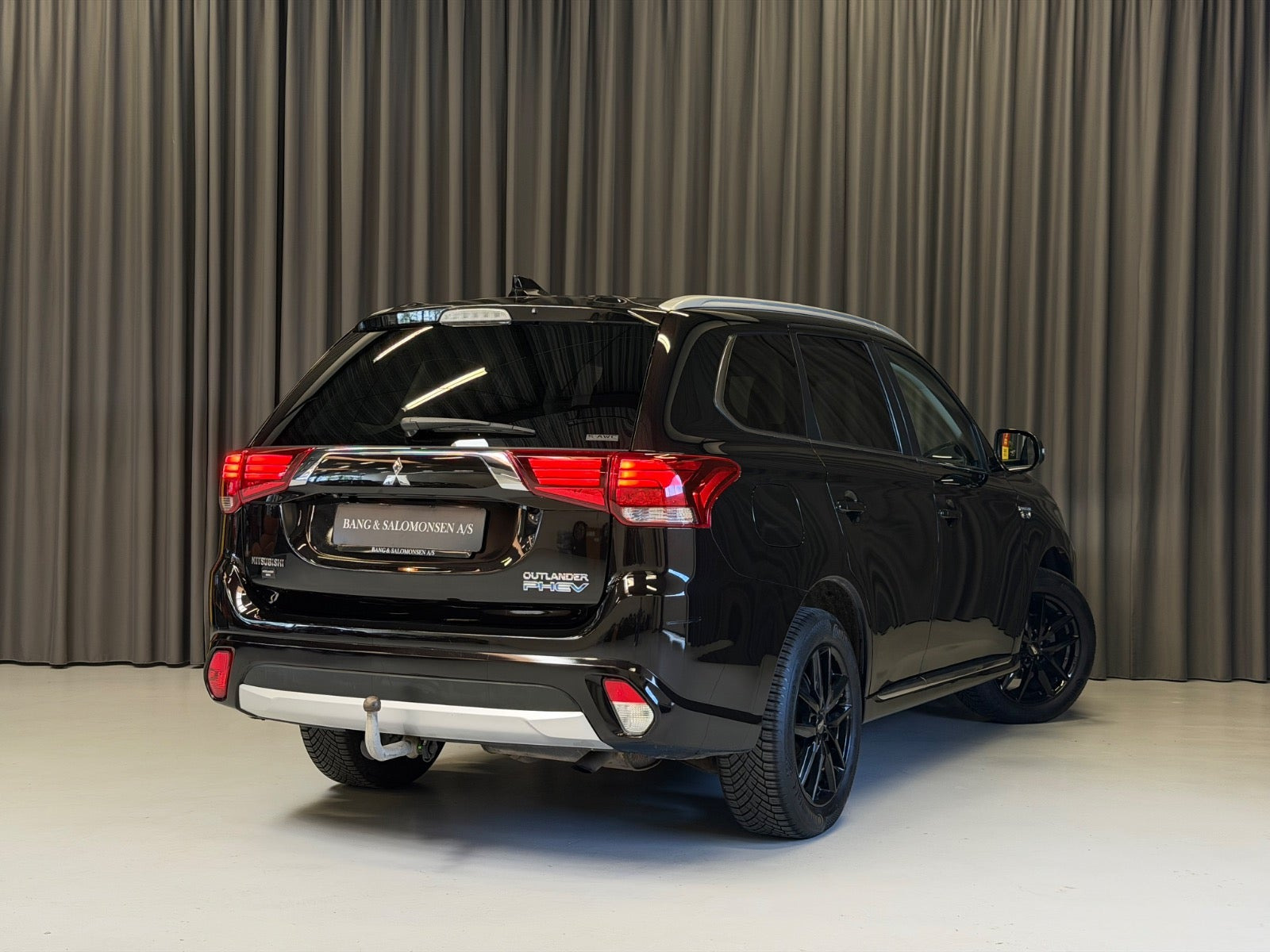 Sort Mitsubishi Outlander fra 2018