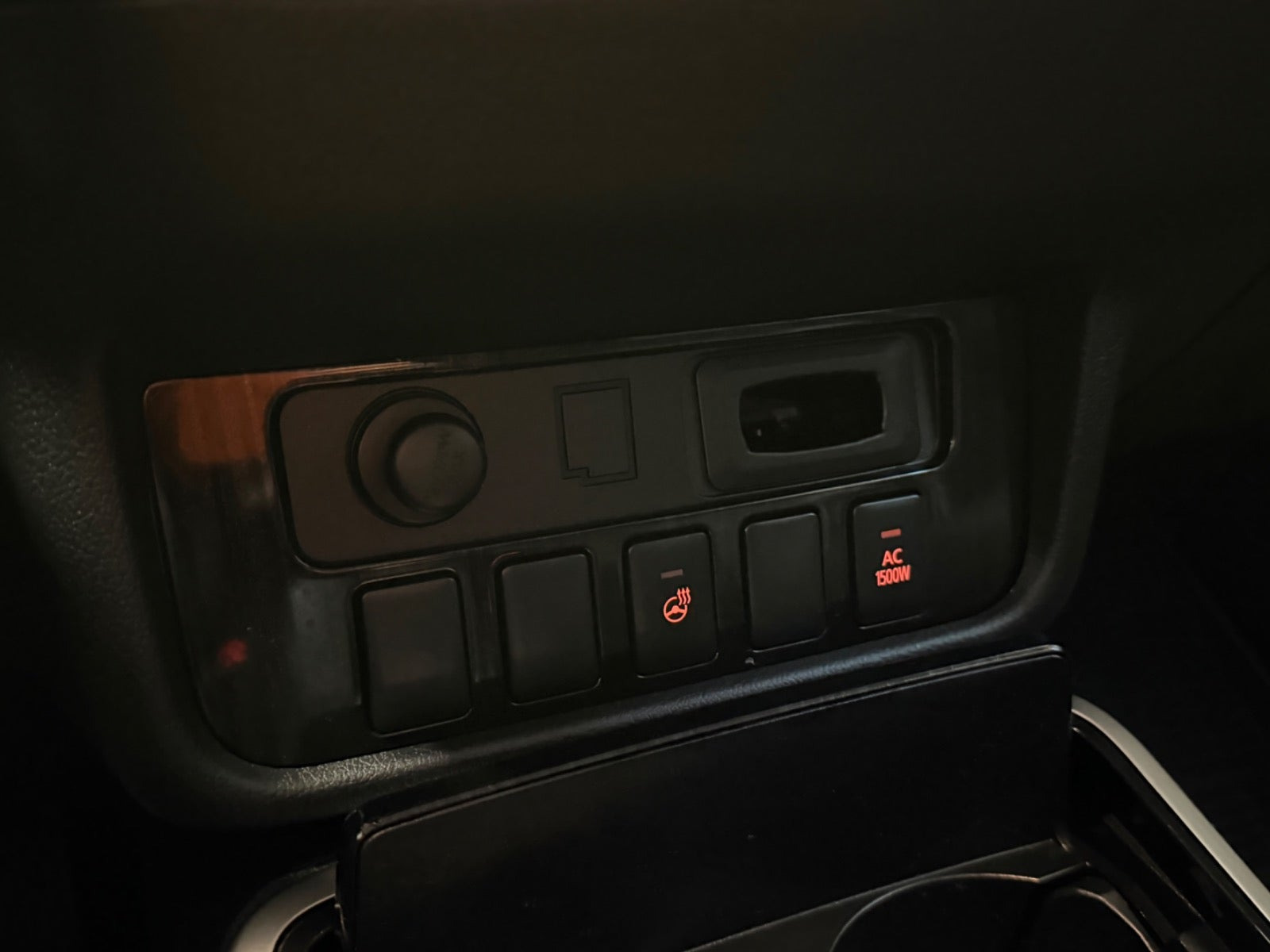 Sort Mitsubishi Outlander fra 2018