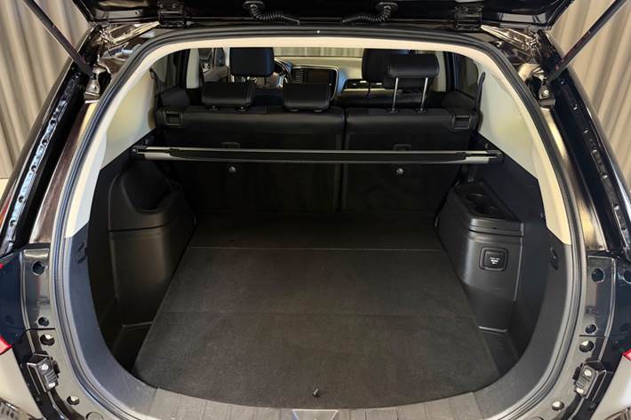 Sort Mitsubishi Outlander fra 2018
