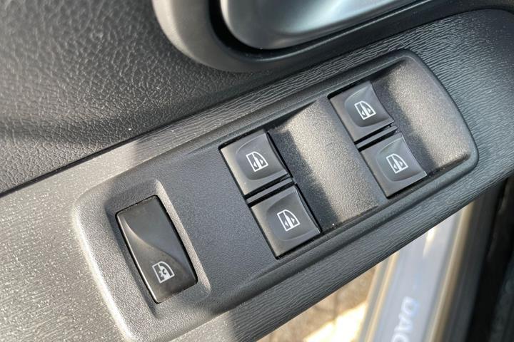 Sølv Dacia Lodgy fra 2021