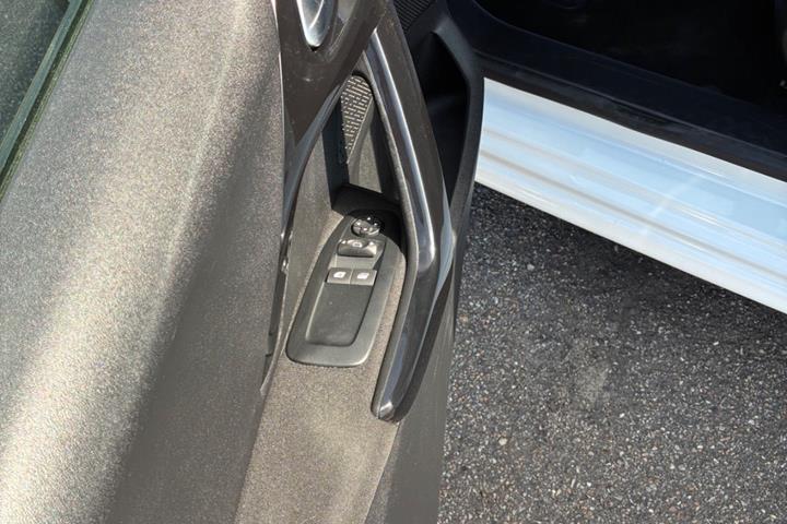 undefined Peugeot 208 fra 2018