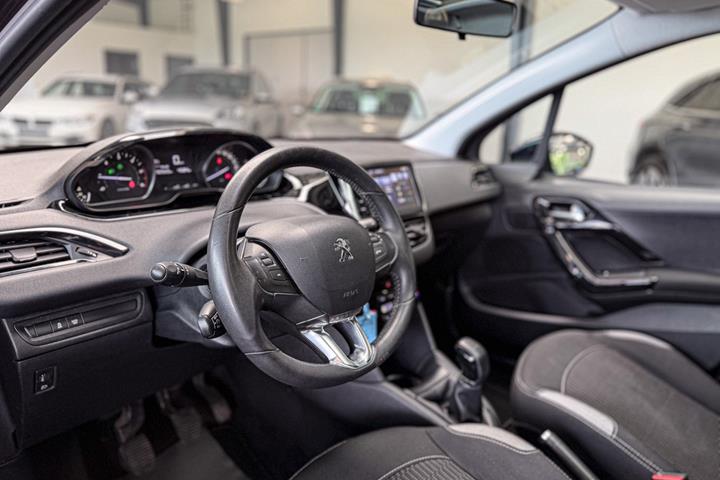 undefined Peugeot 208 fra 2016