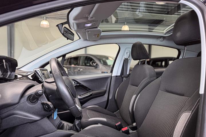undefined Peugeot 208 fra 2016