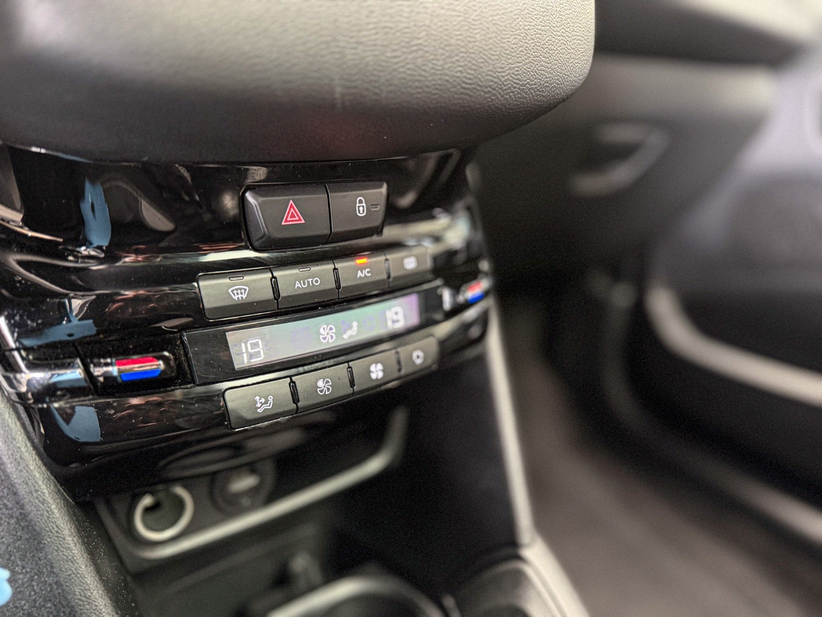 undefined Peugeot 208 fra 2016