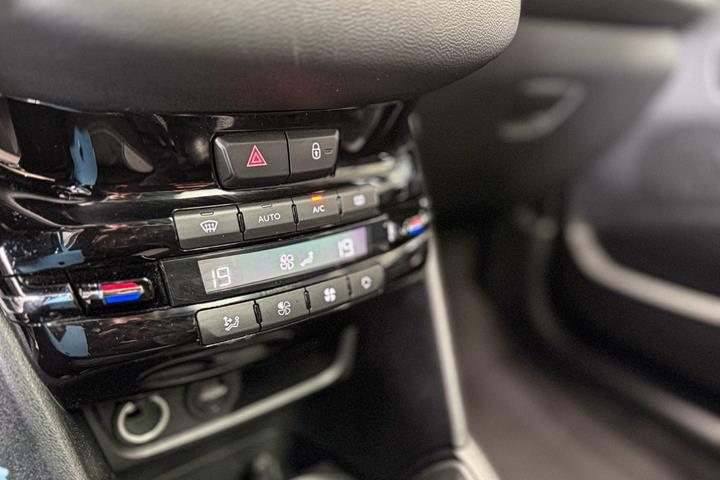 undefined Peugeot 208 fra 2016