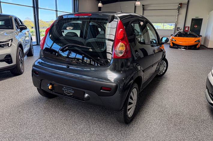 Grøn Peugeot 107 fra 2009