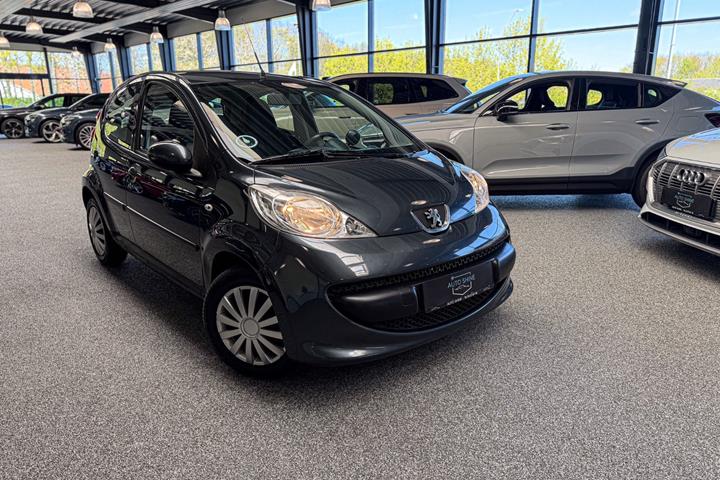 Grøn Peugeot 107 fra 2009