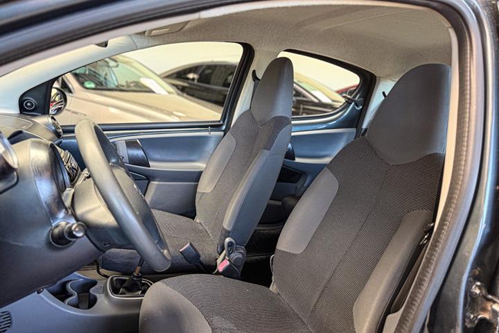 Grøn Peugeot 107 fra 2009