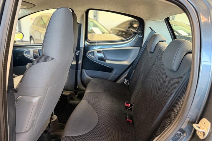 Grøn Peugeot 107 fra 2009