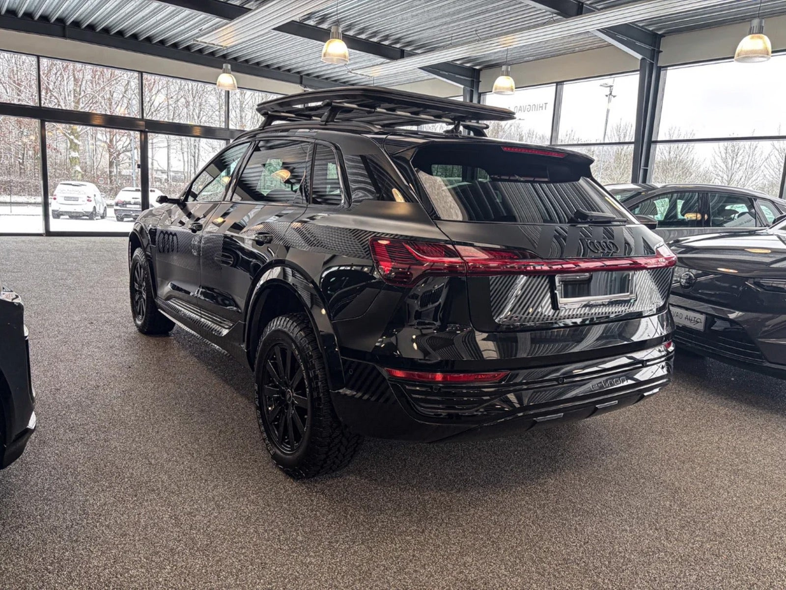 Rød Audi Q8 e-tron fra 2024
